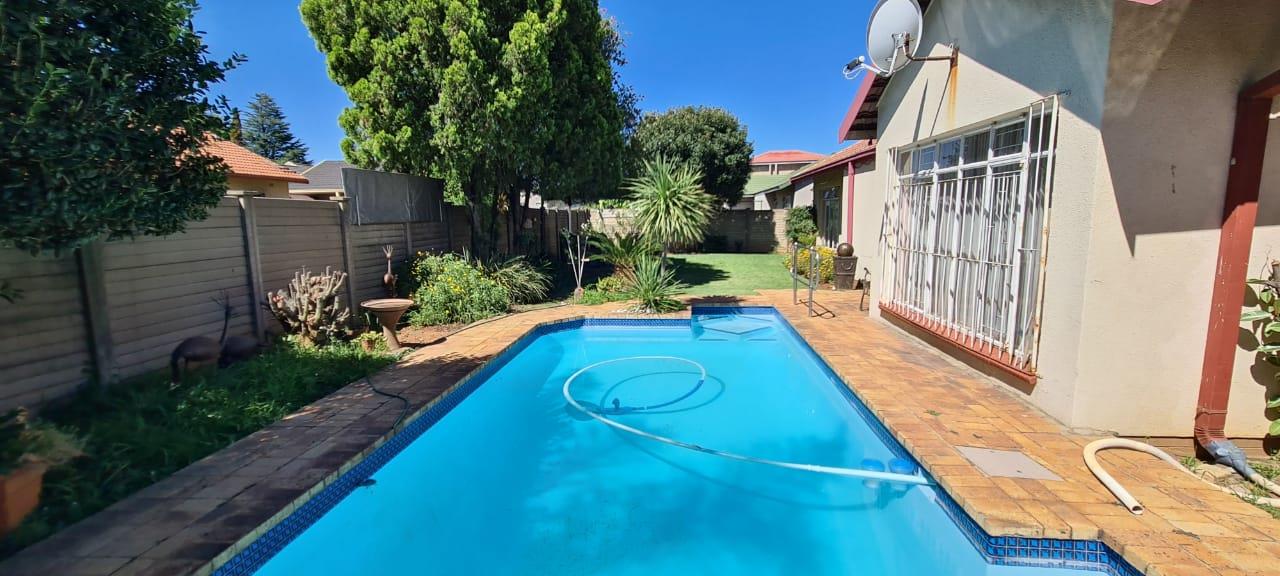 4 Bedroom House for Sale - Gauteng
