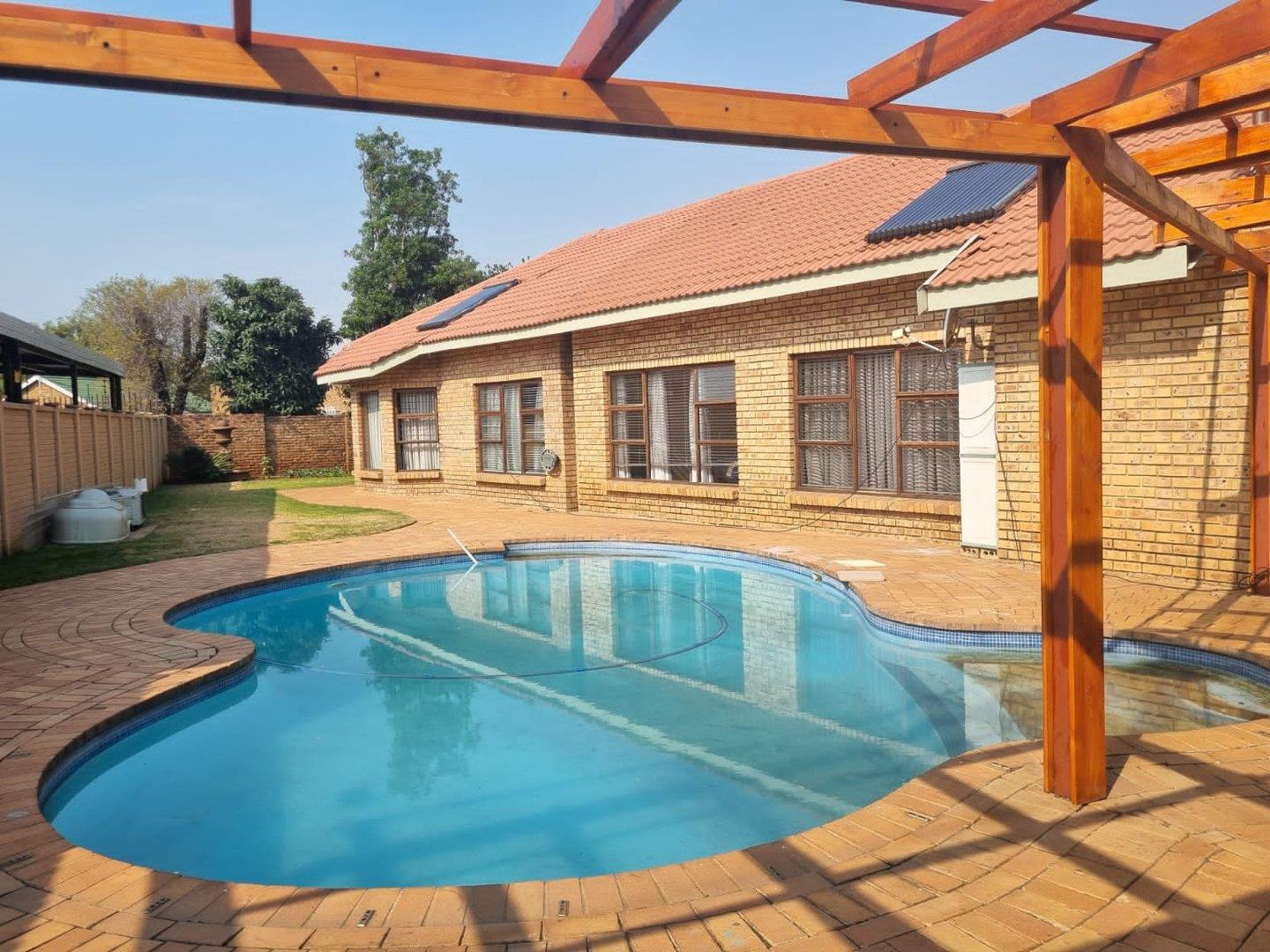 6 Bedroom House for Sale - Gauteng