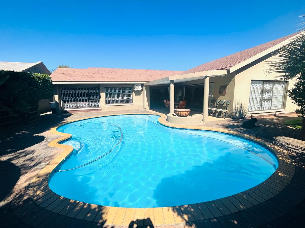 4 Bedroom House for Sale - Gauteng