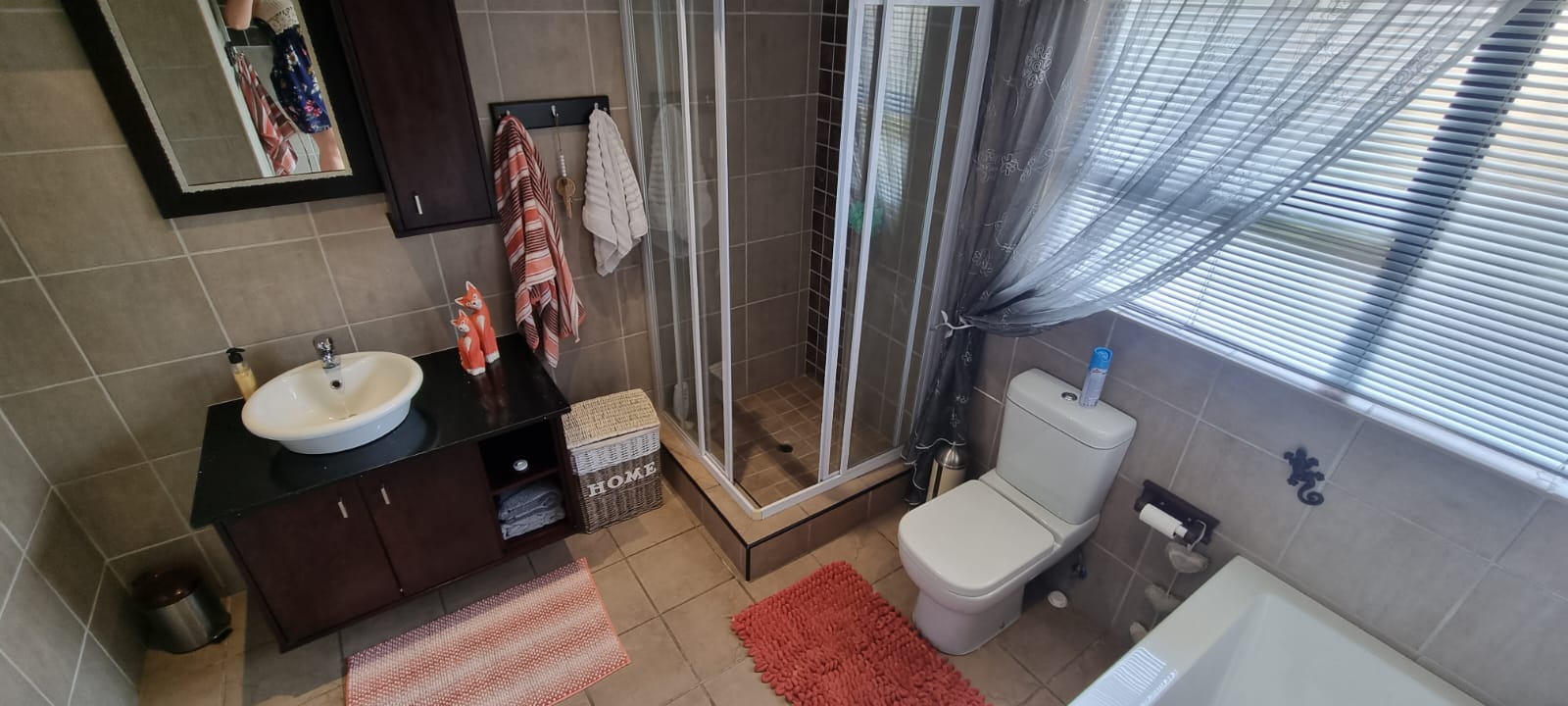 317841012.jpg