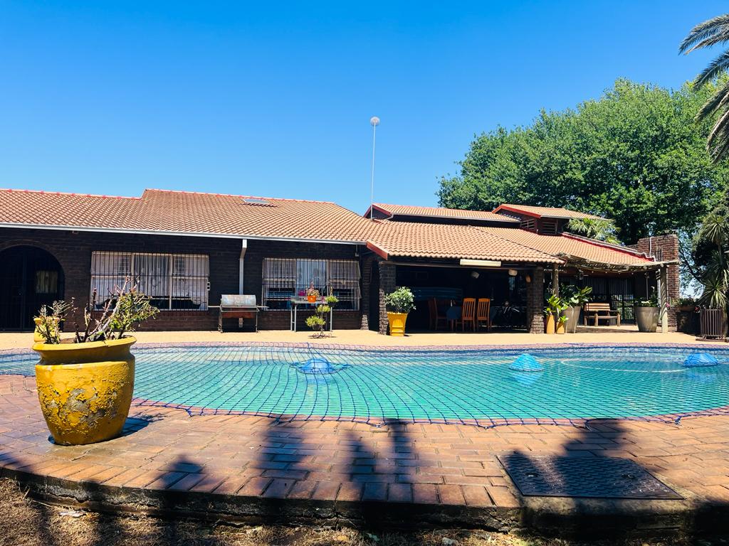 4 Bedroom Farm for Sale - Gauteng