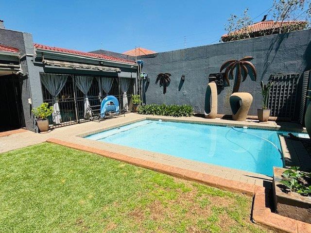 4 Bedroom Townhouse for Sale - Gauteng