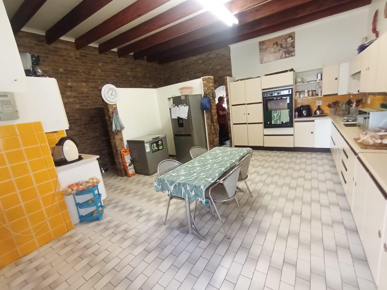 346090248.jpg